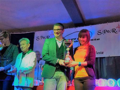 L'assessore Fvg alle Autonomie locali, Pierpaolo Roberti, premia i tanti vincitori del Trofeo Provincia di Trieste di atletica